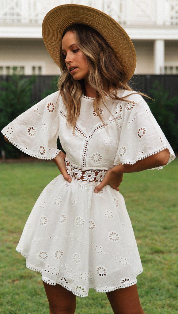 Keyla – Backless Bell-Sleeve Dress
