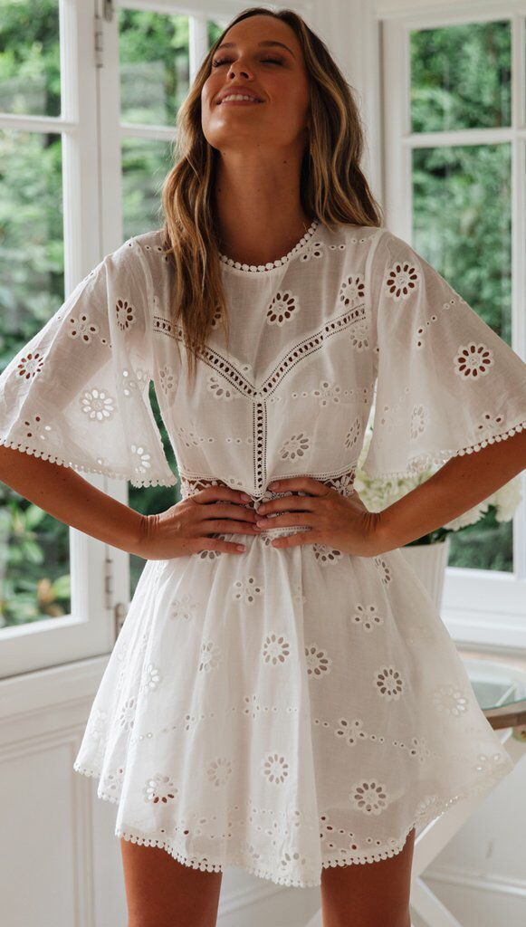 Keyla – Backless Bell-Sleeve Dress