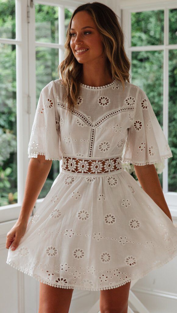 Keyla – Backless Bell-Sleeve Dress
