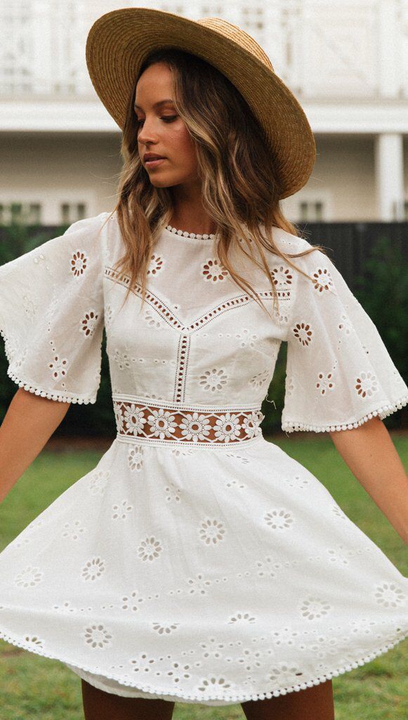 Keyla – Backless Bell-Sleeve Dress