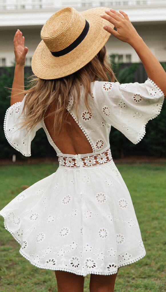 Keyla – Backless Bell-Sleeve Dress
